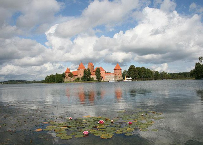 những lâu đài tuyệt đẹp giữa hồ nước, những lâu đài tuyệt đẹp giữa hồ nước
