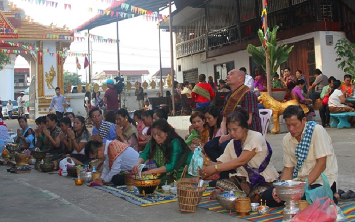 Du lịch Lào tham dự lễ Okphansa