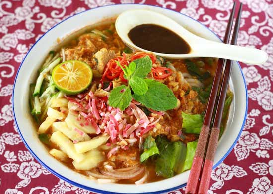 Điểm danh 10 món ăn đường phố nức tiếng của Malaysia