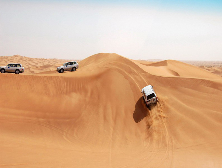 Đua xe trong sa mạc tại Dubai
