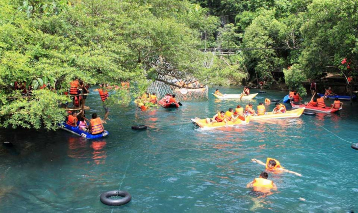 Suối Nước Moọc điểm du lịch hút khách tại Quảng Bình
