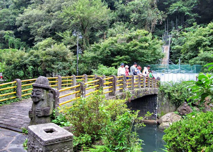 thác nước cheonjiyeon - điểm đến không thể bỏ qua khi ghé thăm jeju, thác nước cheonjiyeon, điểm đến không thể bỏ qua khi ghé thăm jeju