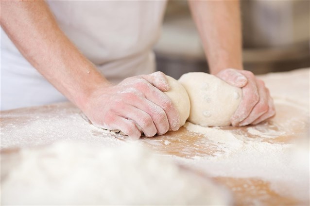 trung thu, món bánh, cách làm vỏ bánh trung thu, bánh trung thu, hướng dẫn cách làm vỏ bánh trung thu nướng mềm