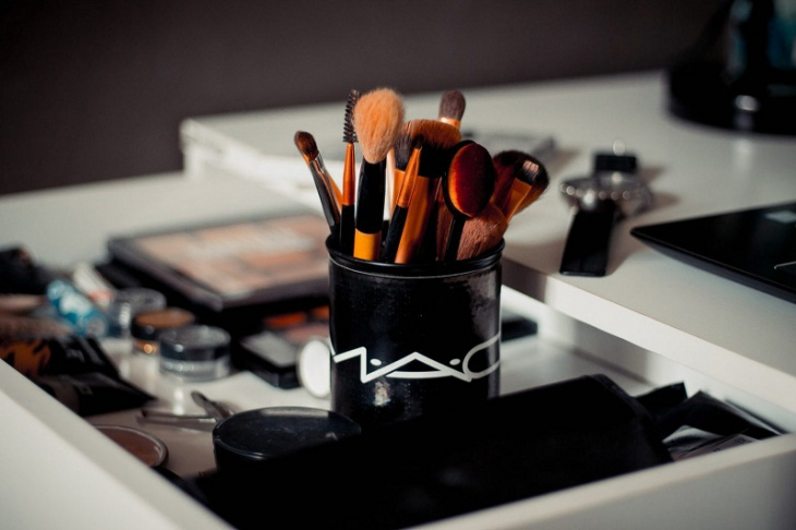 Top 10 Lý Do Bộ Cọ Trang Điểm Chuyên Nghiệp MAC Luôn Càn Quét Trên Các Sàn Make Up