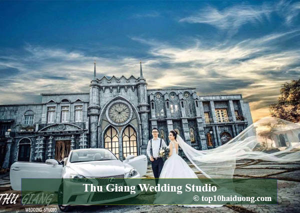 Studio chụp ảnh cưới Hải Dương là một trong những địa điểm chụp ảnh cưới đẹp và chuyên nghiệp nhất tại Việt Nam. Với những thiết bị chụp ảnh hiện đại, không gian chụp ảnh đẹp và chuyên nghiệp, các cặp đôi sắp cưới sẽ chụp được những bức ảnh cưới đẹp nhất và độc đáo nhất tại đây. Hãy tận hưởng cảm giác nghệ thuật để tạo ra những bức ảnh cưới tuyệt vời.