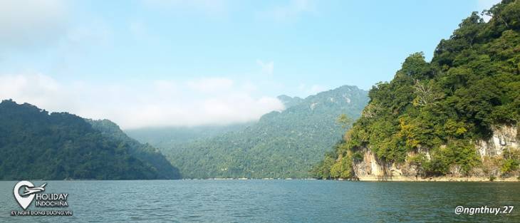 Hồ Ba Bể (Bắc Kạn) - Ngọc bích của núi rừng Đông Bắc
