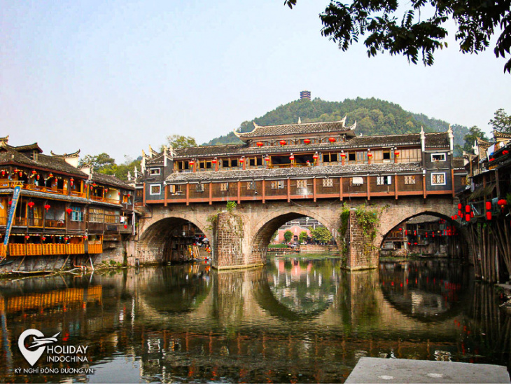 Top 7 cây cầu nổi tiếng nhất tại Phượng Hoàng cổ trấn