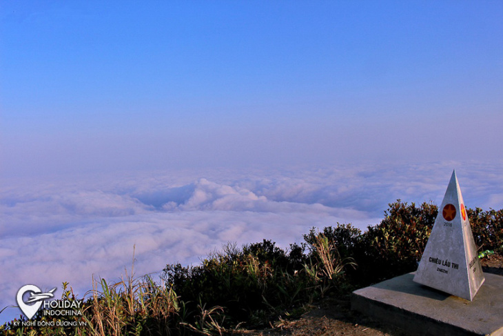 Săn mây trên đỉnh Chiêu Lầu Thi khi du lịch Hà Giang 4/2022