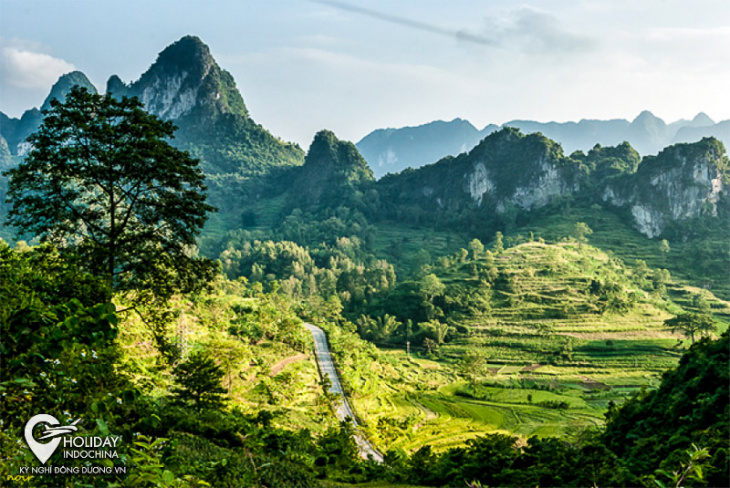 du lịch cao bằng qua những cung đèo nào?