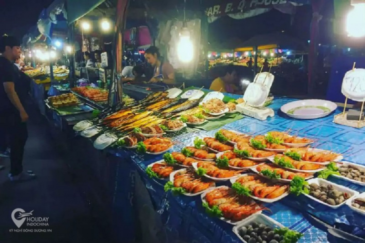 dạo quanh những chợ đêm náo nhiệt ở pattaya