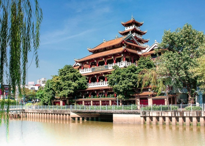 Đi chùa Pháp Hoa Sài Gòn ‘đắm chìm’ nơi miền đất Phật thanh tịnh