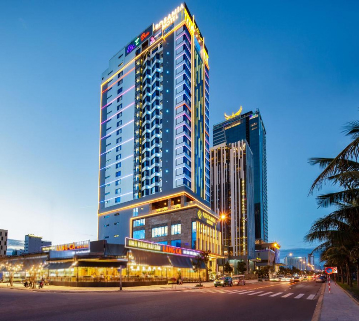 Review chi tiết về khách sạn sang chảnh Rosamia Da Nang Hotel