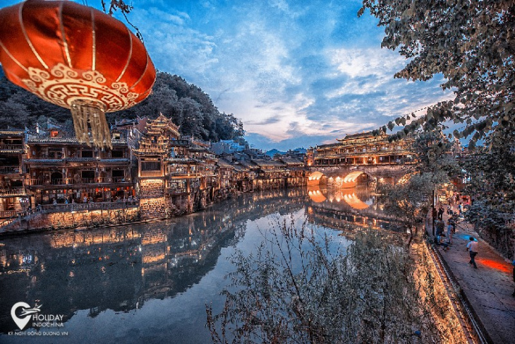 Phượng Hoàng cổ trấn – thị trấn cổ đẹp nhất Trung Quốc