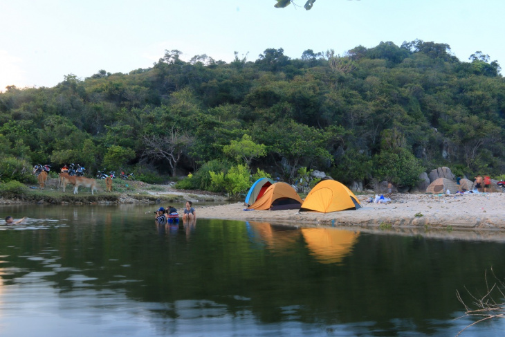 kinh nghiệm phượt và cắm trại ở bãi nước ngọt bình hưng chi tiết nhất