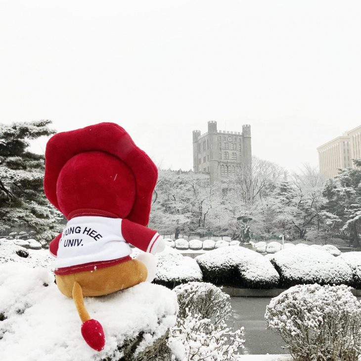 đại học kyung hee đẹp đến nao lòng trong những ngày tuyết đầu mùa