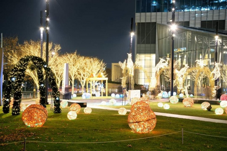 thủ đô seoul ngập tràn màu sắc chào đón giáng sinh