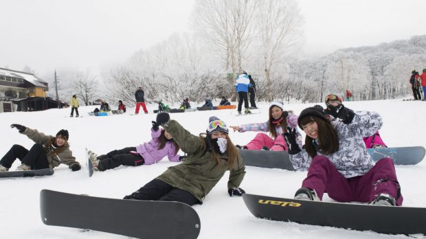Trải nghiệm tuyệt vời tại khu trượt tuyết Fujiten Snow Resort