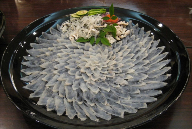 cá nóc ( fugu)- món ăn triệu đô và cũng là một trong những loài ***c nhất thế giới.