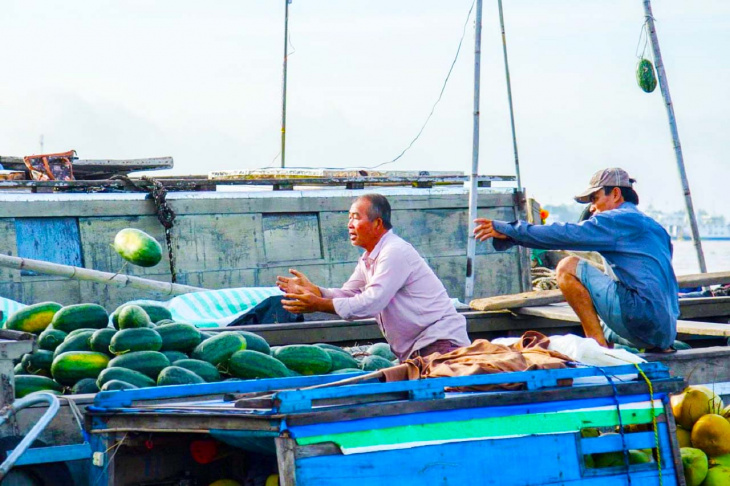 chợ nổi long xuyên an giang – trải nghiệm văn hóa sông nước miền tây