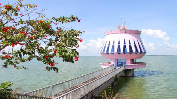 Hồ Dầu Tiếng Tây Ninh – Vẻ đẹp hồ thủy lợi lớn nhất Đông Nam Á