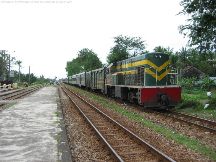 reunification express train from hanoi to saigon