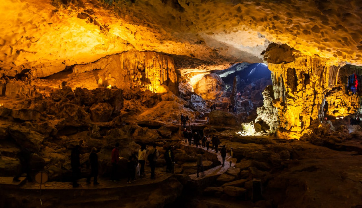 Sung Sot Cave – Ha Long Bay