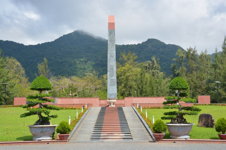 Hang Duong Cemetery & Memorial – Con Dao Island