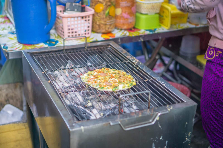local street foods to taste in hcmc