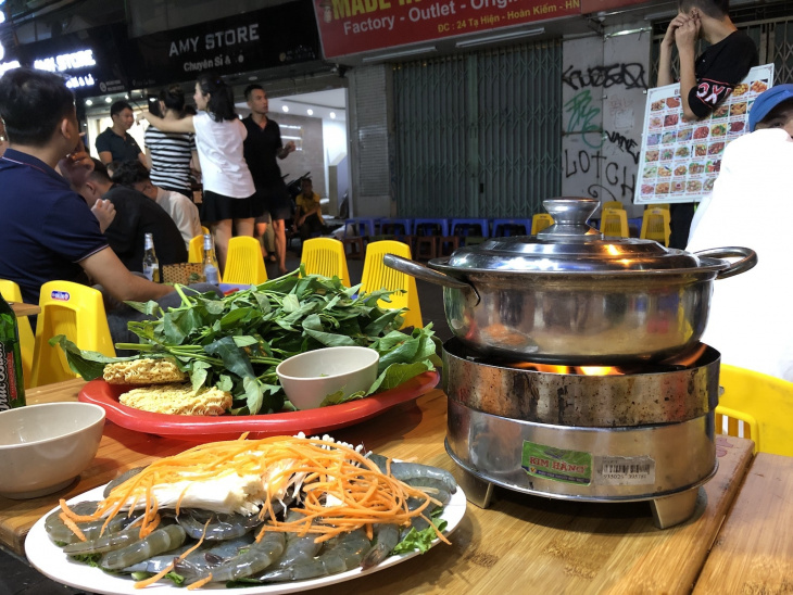 hanoi’s beer street & backpacker’s district
