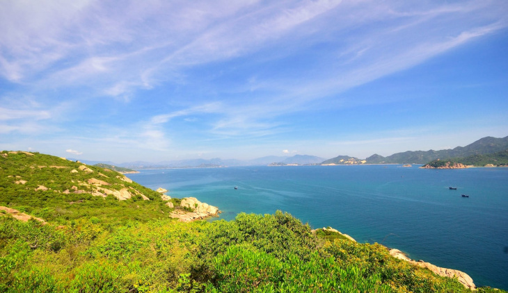 6 Vietnam Islands with White Sand Beaches