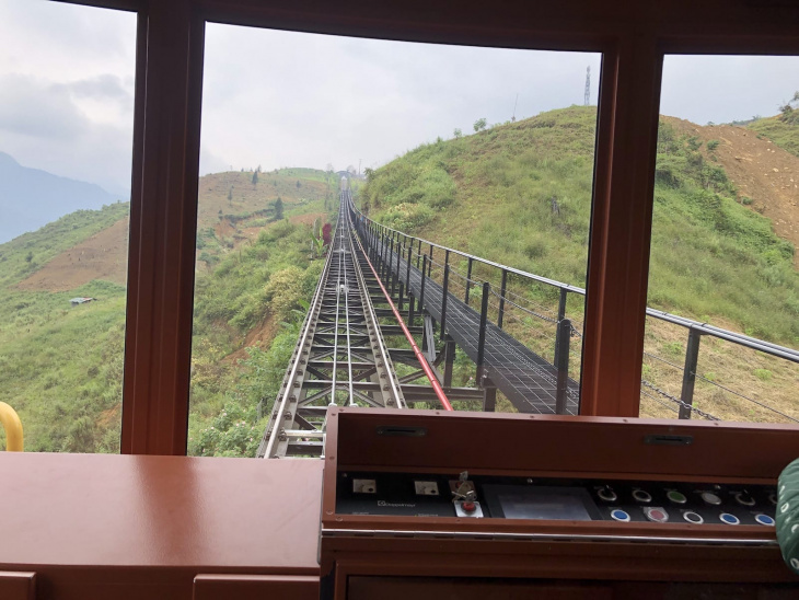 how to get to fansipan cable car from sapa town