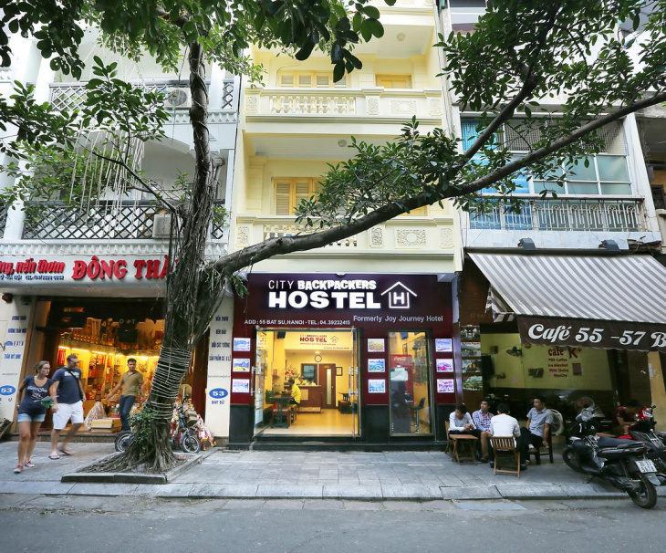 the best hostels in hanoi