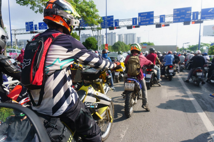 renting a motorbike in hanoi