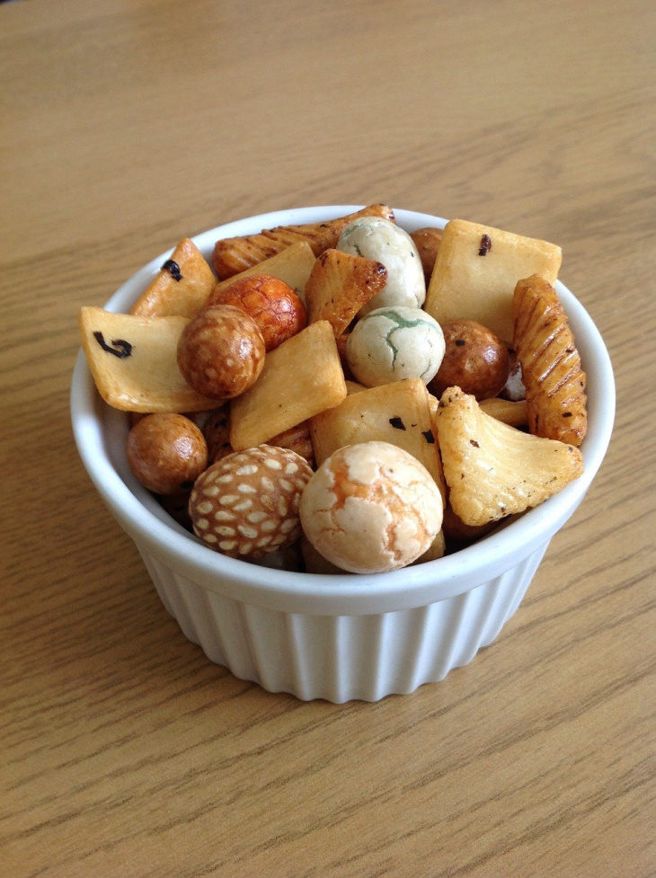 Cùng tìm hiểu về bánh gạo senbei - món ăn vặt khoái khẩu đến từ Nhật Bản!