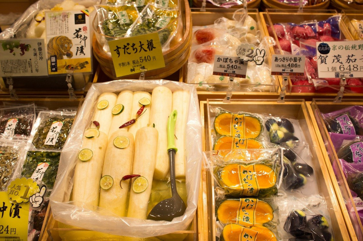 Khám phá khu chợ Nishiki 400 năm tuổi ở Kyoto