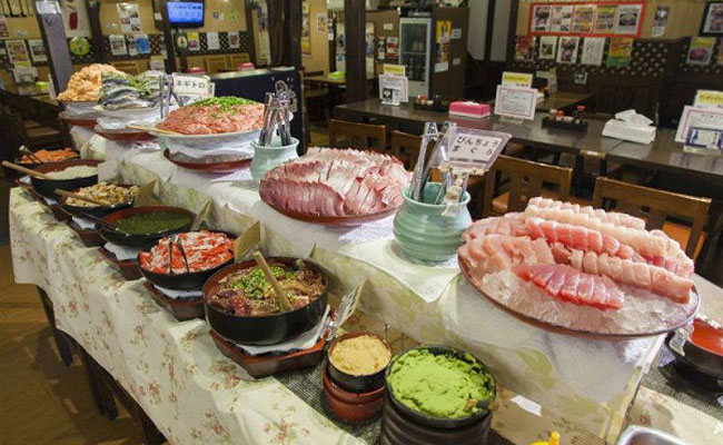 “đại chiến” sashimi và thịt nướng thả ga không lo về giá tại tokyo