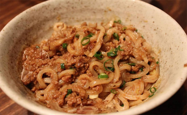 đổi khẩu vị với akachokobe: mì udon trứ danh trong ấm nước