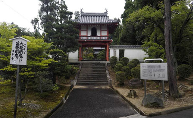 thử thách lòng gan dạ khám phá ngôi đền ma quái mannenji ở hokkaido