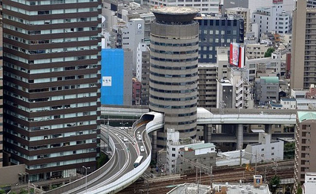 “Há hốc” với Gate Tower Building – công trình cầu xuyên nhà ở Osaka