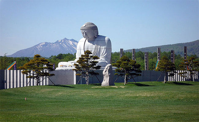 Đến Sapporo thưởng thức Pho tượng Phật khổng lồ Nhật Bản bị “ẩn giấu”