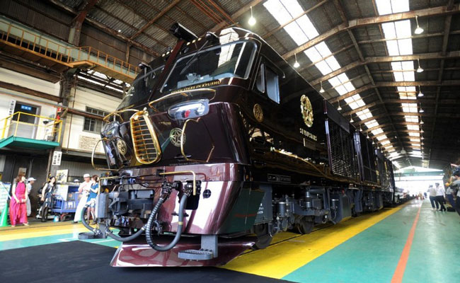“lạc lối” với chuyến tàu lửa hạng sang bậc 7 sao kyushu railway ở nhật