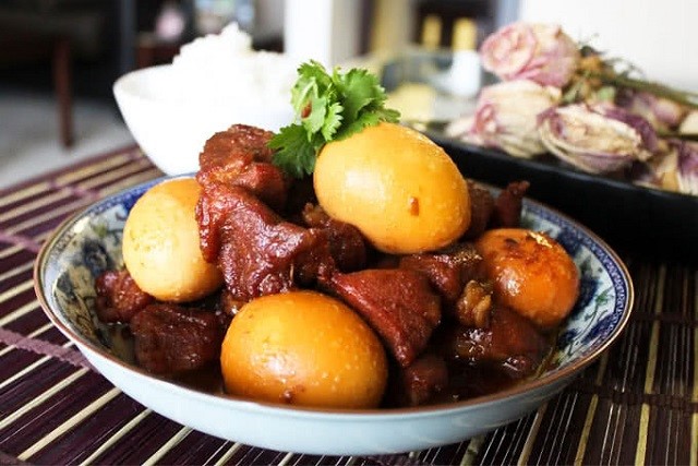 Thịt Kho Hột Vịt