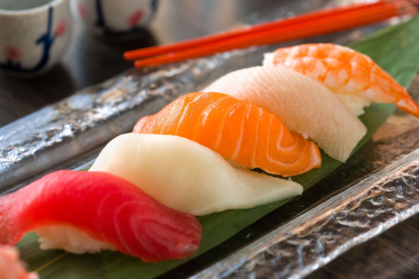 Món Nigiri Sushi Nhật Bản