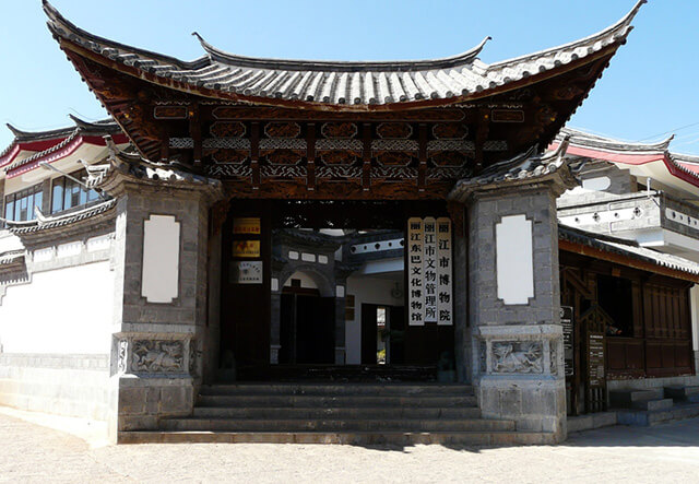 Khám phá bảo tàng văn hóa Đông Ba trong tour Lệ Giang Shangrila