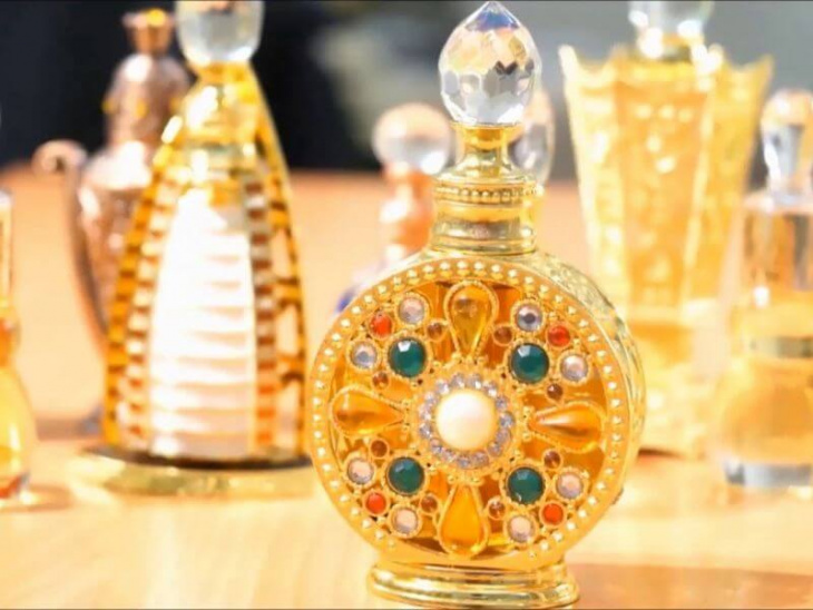 Đi du lịch Dubai mua tinh dầu nước hoa về làm quà
