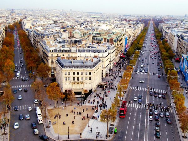 Khám phá đại lộ ánh sáng Champs – Elsees nước Pháp khi đi tour Châu Âu