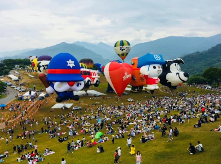 Tham gia lễ hội kinh khí cầu Đài Đông khi đi tour Đài Loan