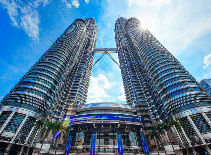 khám phá tòa tháp đôi cao nhất thế giới petronas tại malaysia