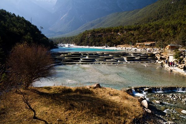 Du lịch Lệ Giang để ghé thăm thung lũng trăng xanh – Lam Nguyệt Cốc