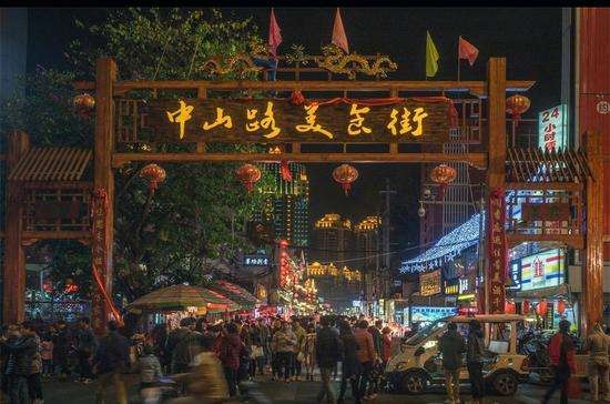 Du lịch Quý Châu để thưởng thức món ngon ở phố ẩm thực Trung Sơn